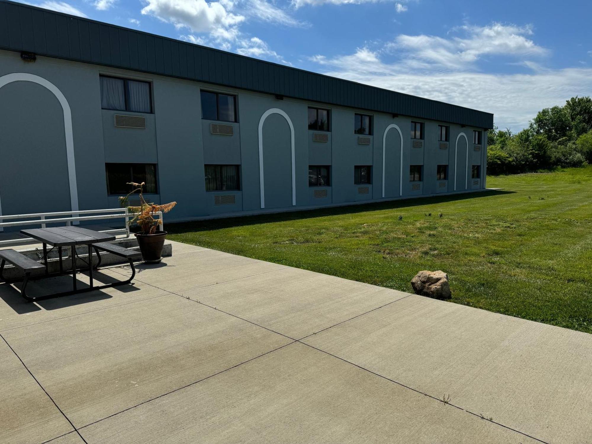 South Ridge Inn North Ridgeville Εξωτερικό φωτογραφία