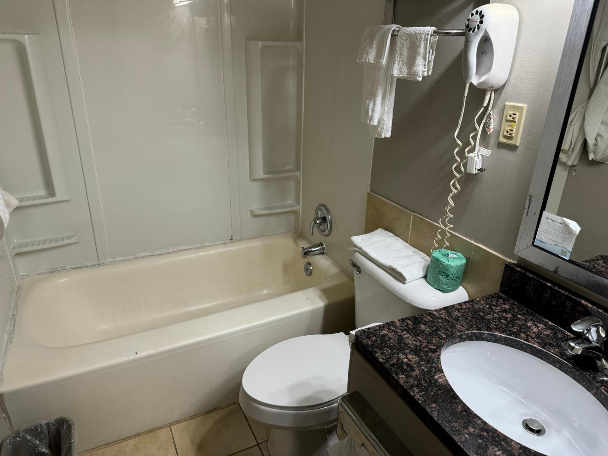South Ridge Inn North Ridgeville Εξωτερικό φωτογραφία