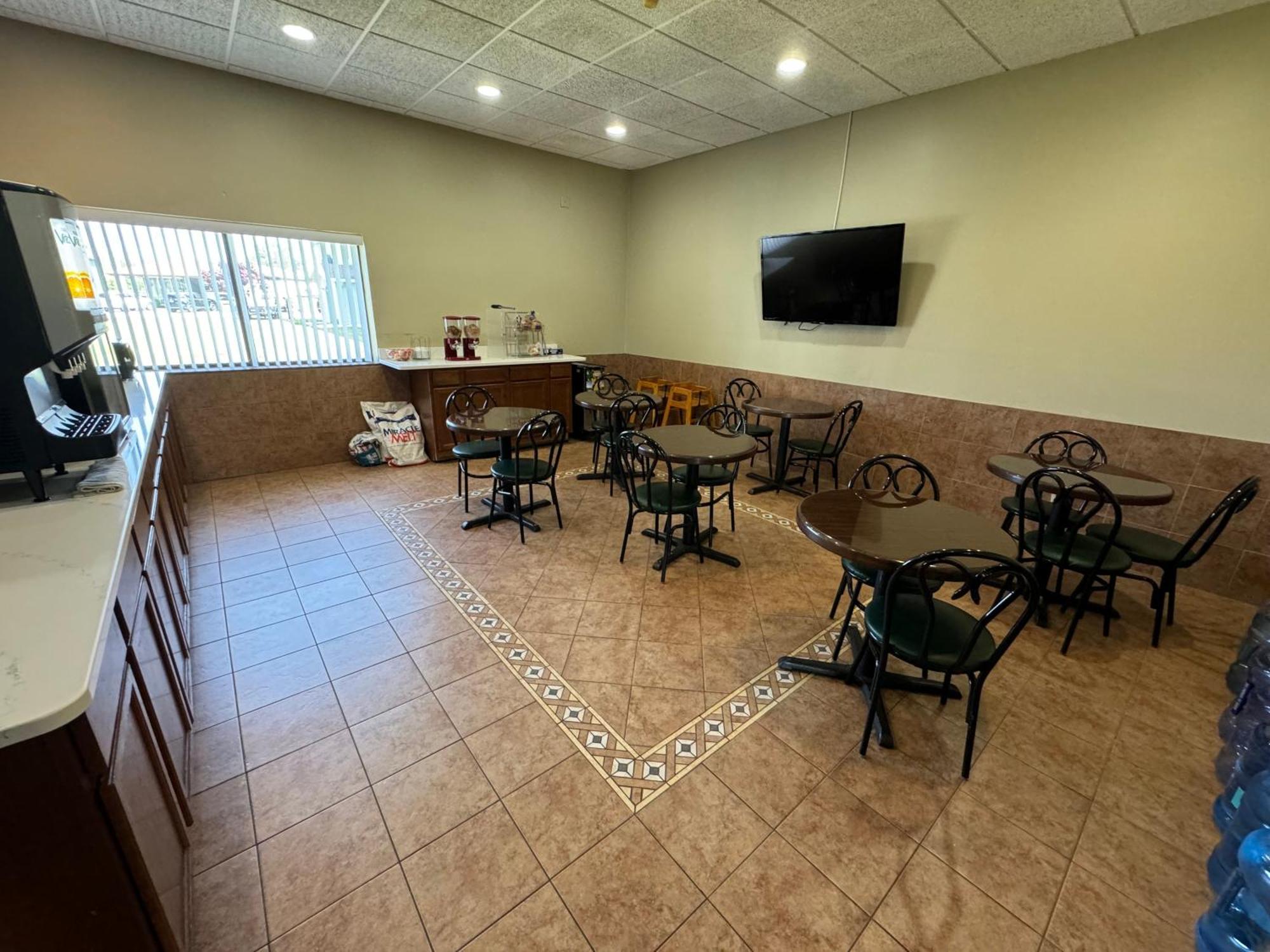 South Ridge Inn North Ridgeville Εξωτερικό φωτογραφία